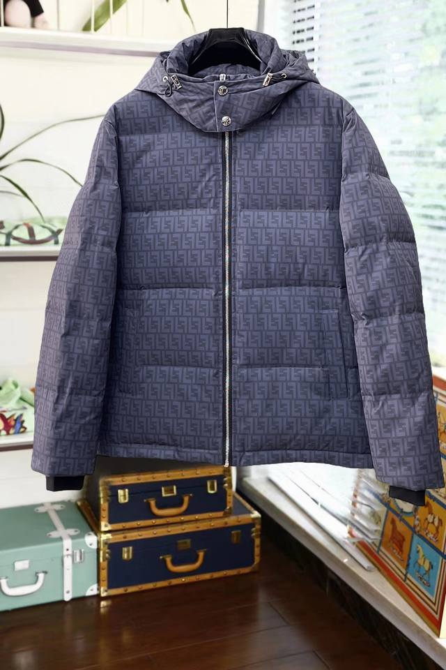 Fendi official website new down jacket. This jacket is touted as the most profes