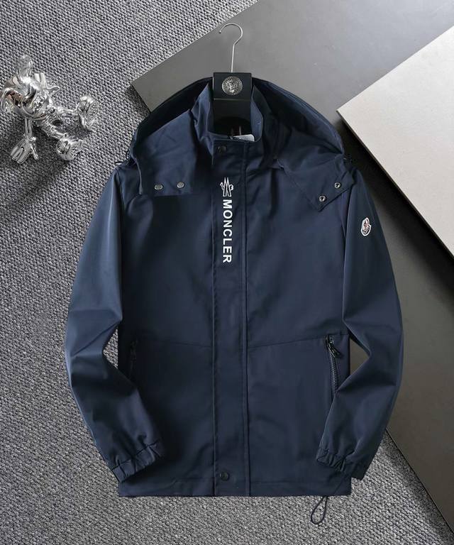 Same style as Moncler's official website, complete with all three tags, early re
