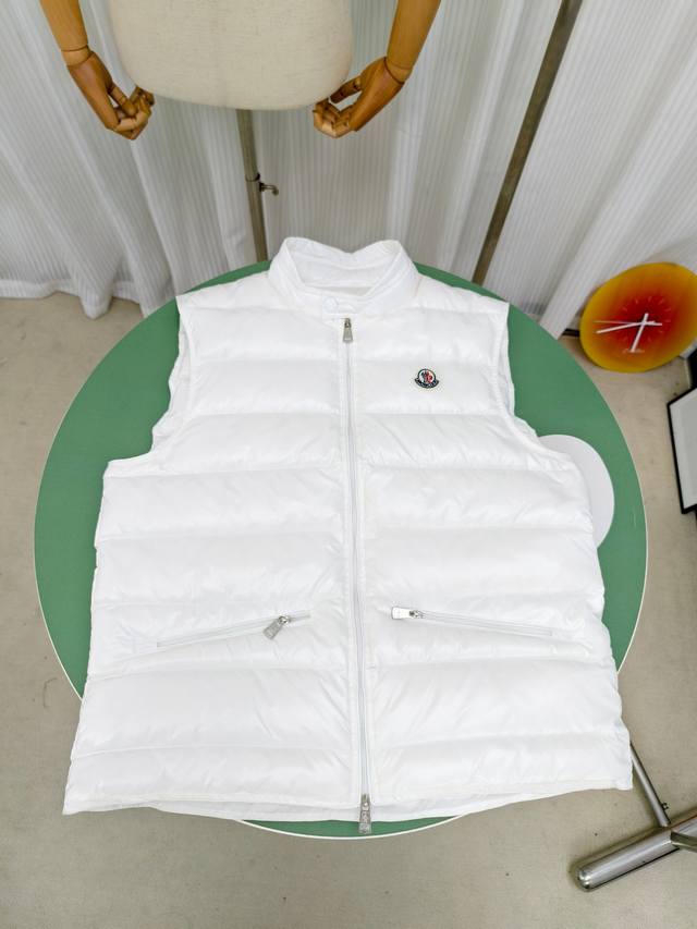 Style No.: Y162 Moncler Citala Series New Diagonal Zipper Stand Collar Down Vest