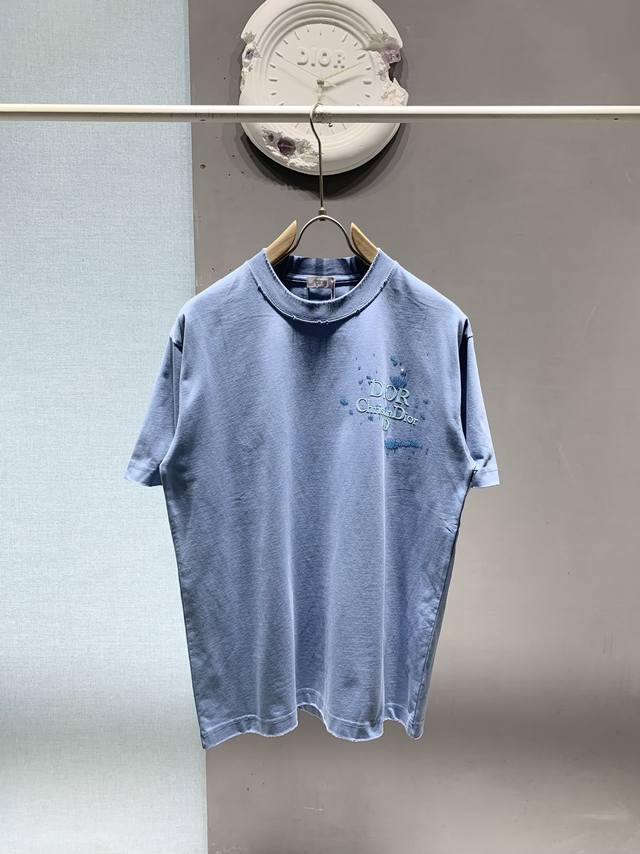 Dior Logo 3D Embossed T-Shirt This T-shirt is made of 100% cotton plain weave fa