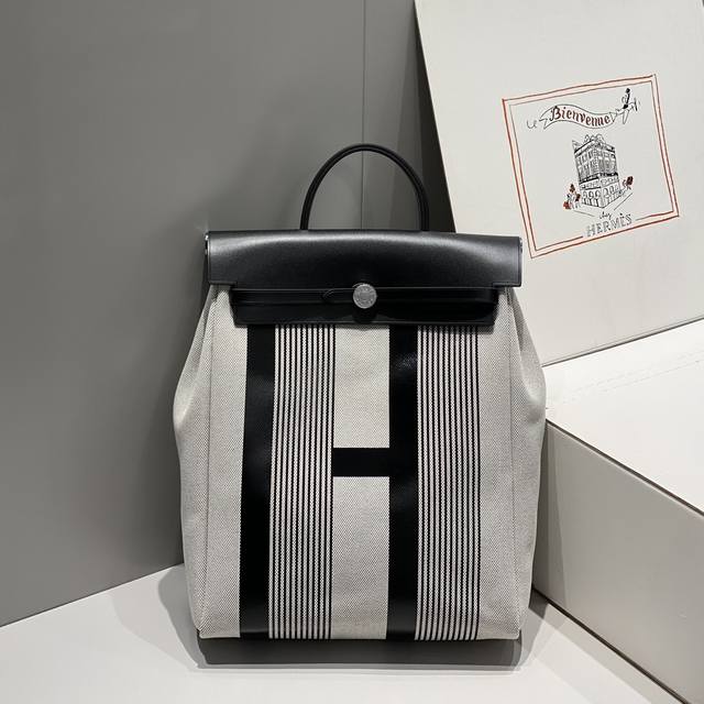 Dancing H Panda Color Herbag A Dos Zip Canvas Backpack. The design is versatile