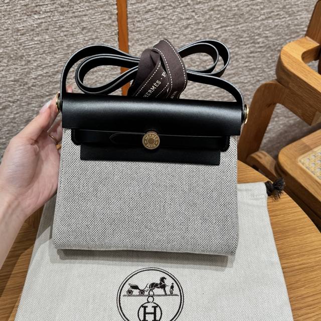 迷你Herbag，浅米色 黑色 黑色，帆布拼牛皮肩背包，金扣，高级手工专属定制 客订实拍Customer Order