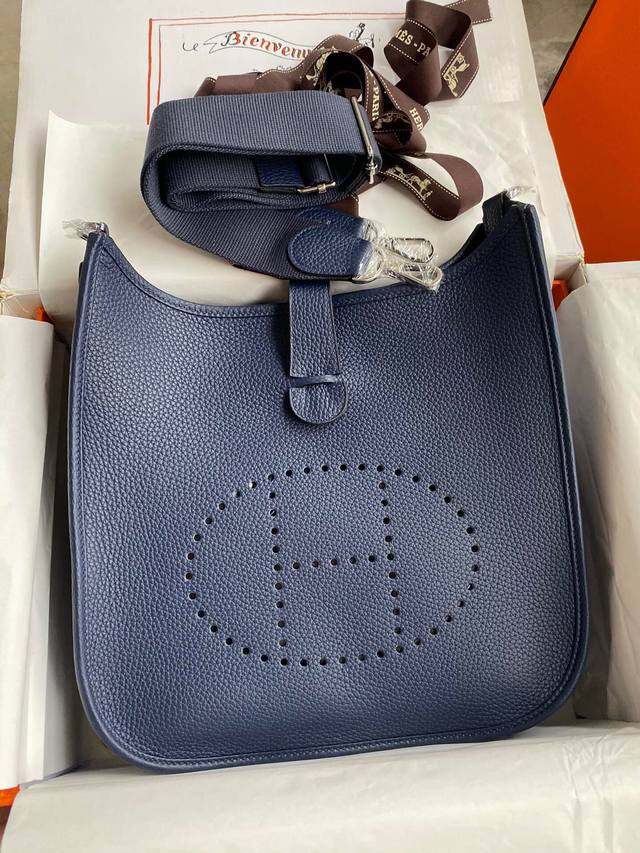 Evelyne 28cm Hand-sewn dark blue with beeswax thread DDD