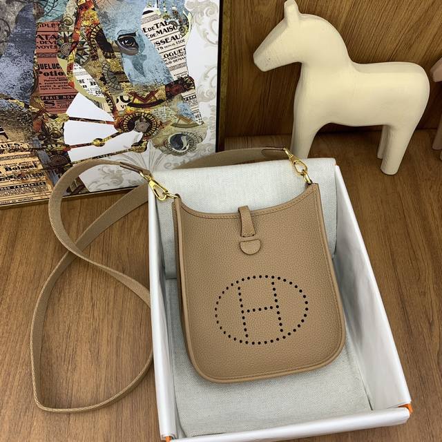 Mini Evelyn 17cm Imported Clemence Leather, Om Milk Tea Color, Gold Buckle, Deli