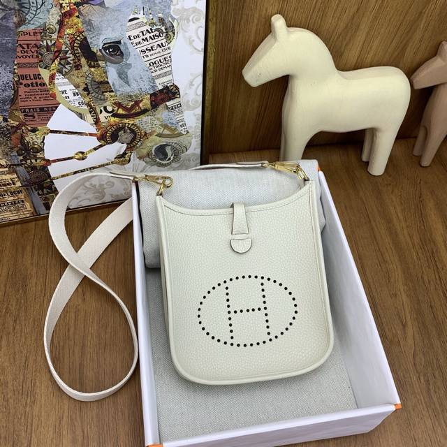 Mini Evelyn 17cm Imported Clemence Leather 10 Milkshake White Gold Buckle Delica Mini Evelyn 17cm Imported Clemence Leather 10 Milkshake White Gold Buckle Delica