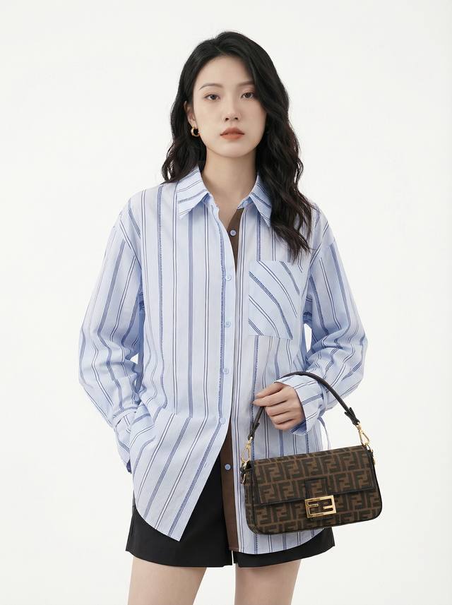 The latest upgraded version of the original medium-sized Fendi Roma Amor capsule