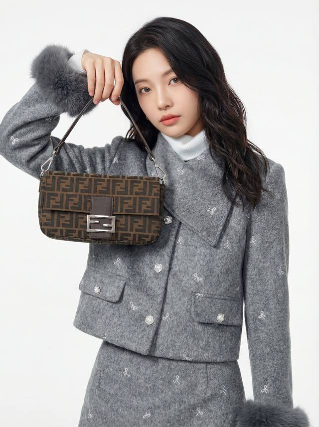 Original Model 4410 Silver Buckle Fend1 Vintage Super cool vintage baguette shou