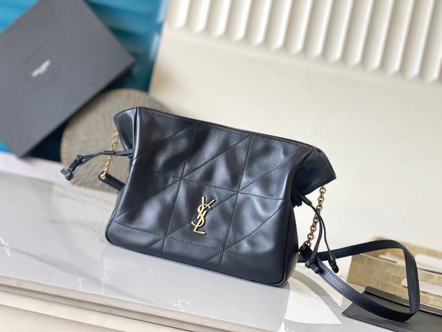 黑羊皮 古金Ysl 最新斜跨福袋小号出货了！福袋新尺寸好可爱，一起来种草吧。Jamie 4.3 Large po设计师真的太懂消费者需要什么了吧很多托特包的设计