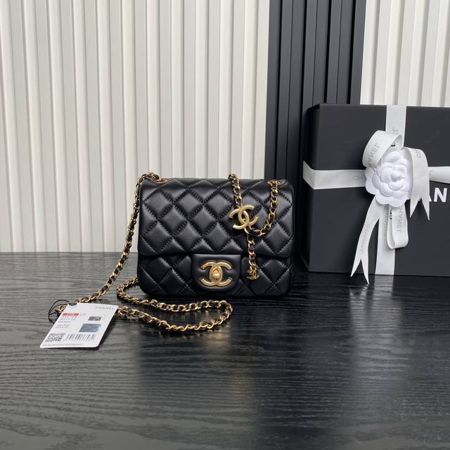 Chanel 25B Exquisite Double C Buckle CF Series As5758 Lambskin with Gold Metal C