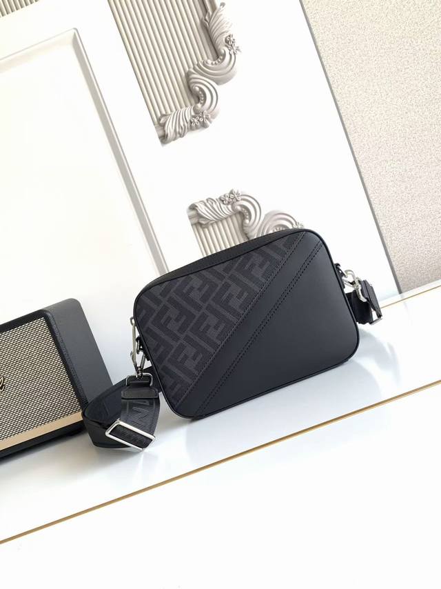 Compact shoulder bag/crossbody bag. Zipper closure, adjustable shoulder strap, b