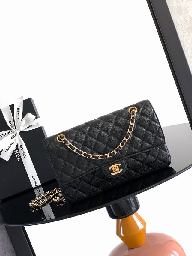 French high-end custom-made Chanel Classic Flap Bag. Made of genuine leather wit