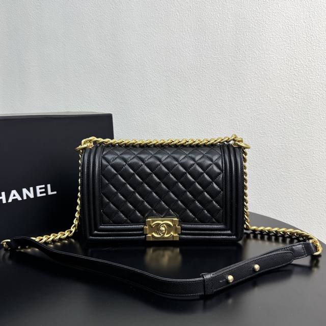 Chanel 67086, made of lambskin and cowhide with caviar-coated thickened electrop