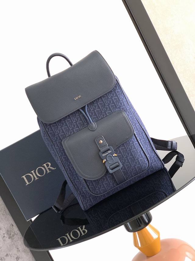This saddle-style flap backpack features a stylish, original design that highlig
