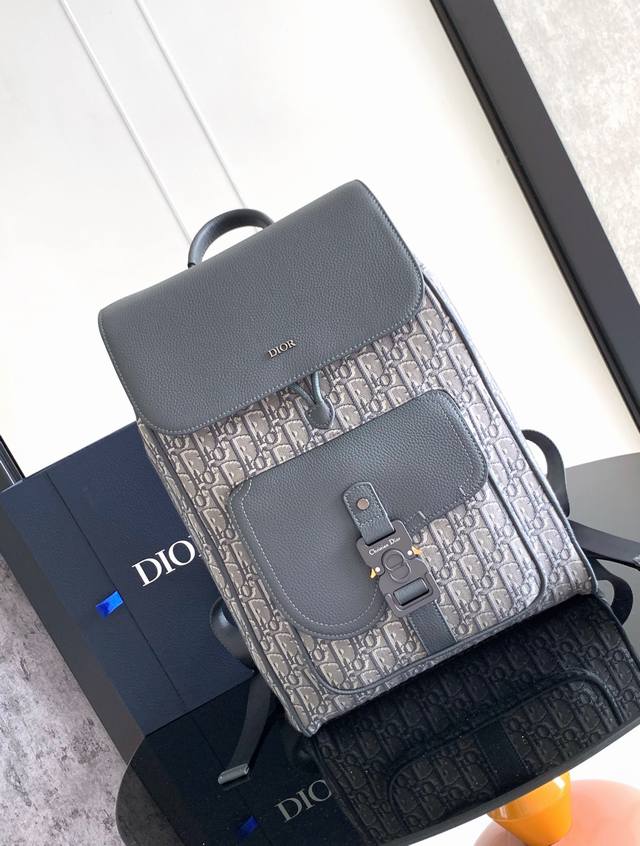 This saddle-style flap backpack features a stylish, original design that highlig