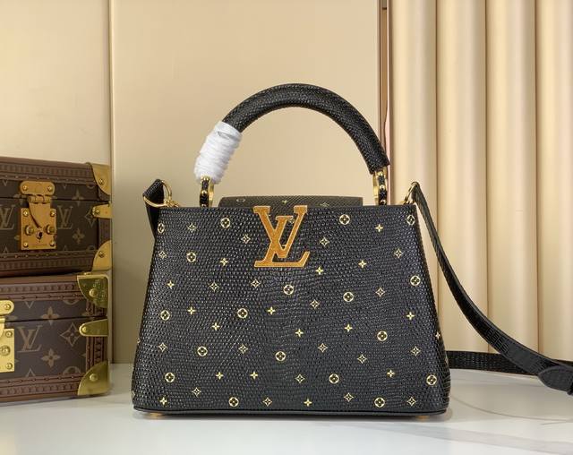 原单精品 N48865黑色 钻Logo 蜥蜴纹全皮Cap那英款 Capucines Bb手袋 Capucinesbb Hl手袋精巧融合雍容蜥蜴皮外层、细腻绵羊皮