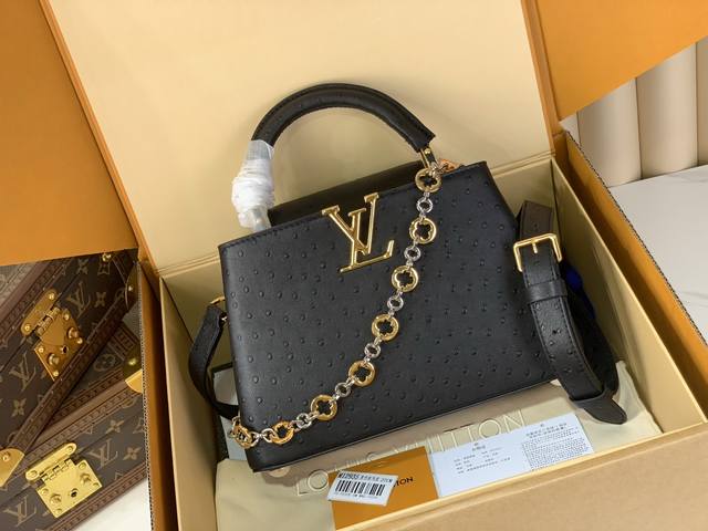 原单精品 M12935黑色鸵鸟 链条全皮Cap那英款 Capucines Bb 手袋 本款 Capucines Bb 手袋取材柔韧 Taurillon 牛皮革，