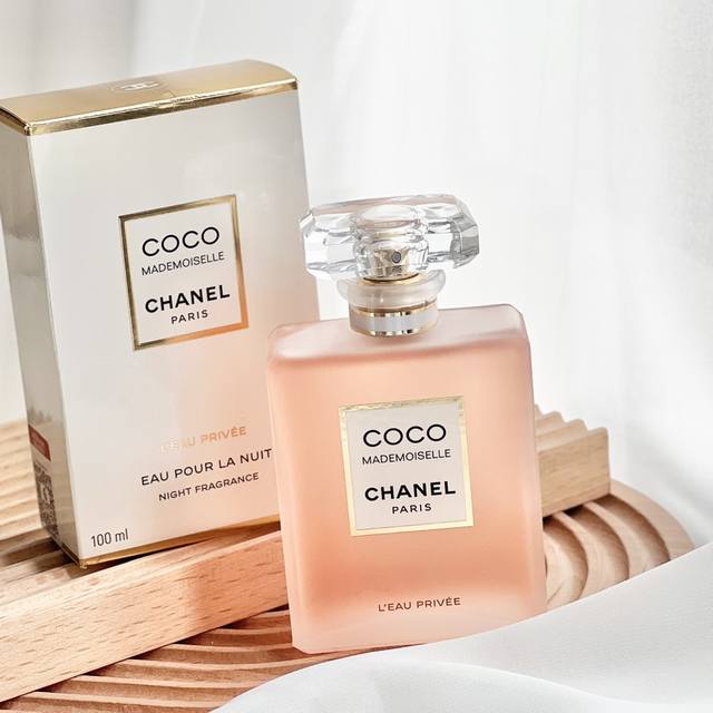 香奈儿Coco小姐 海口免税商品！Chanel家的 Coco小姐香水，一直是我觉得盲入也会带给我惊喜的一个系列这次这个香奈儿可可小姐清新之水，再一次让我惊艳。由
