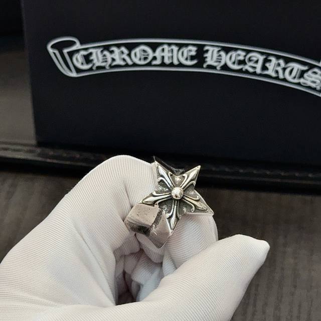 专柜品质 Chrome Hearts克罗心经典复古五星花戒指 凹凸造型不同的花纹设计风格呈现出与众不同 十字架童军花是克罗心的标志 所以更经久不衰 正品打版Ch