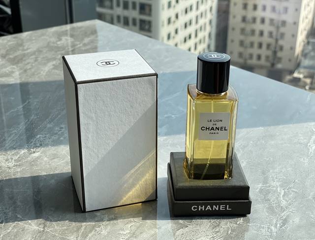 原单品质 新款来袭 香奈儿Chanel 1957 香调:馥奇香调 前调:粉红、胡椒、芫荽、麝香、香柠檬、醛 中调:橙花、麝香、茉莉 后调:香草、蜂蜜、麝香、雪松