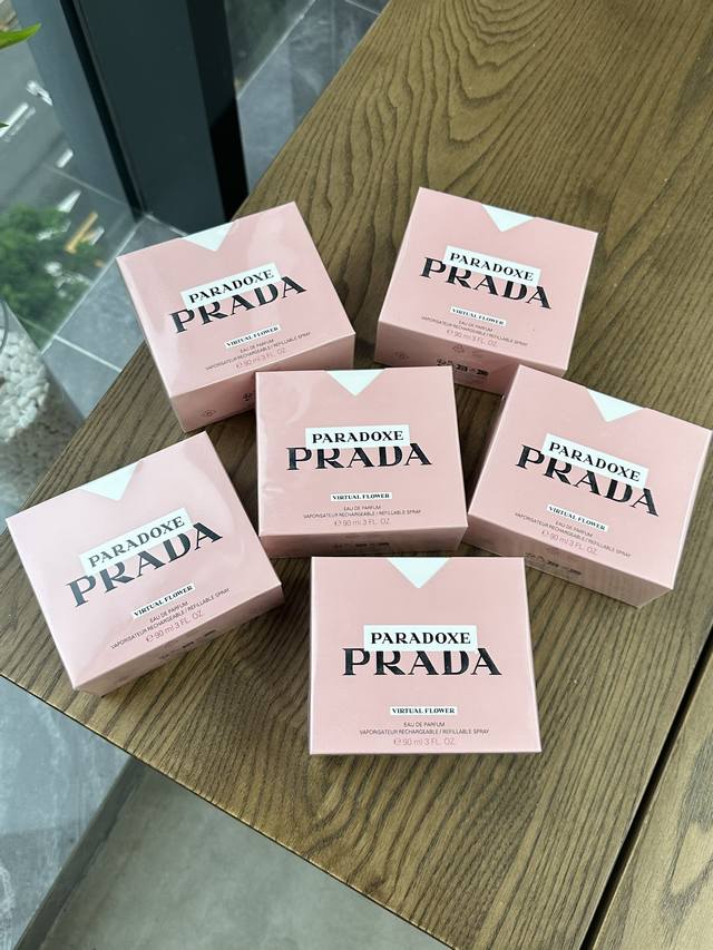 原单品质 prada新版我本莫测花境～ 全新 普拉达 我本莫测 花境香水 薄雾白麝花香调全球首发！prada 最经典的我本莫测，时隔两年第一次推出新品！能超越p