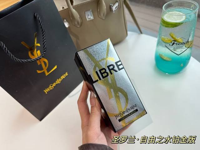 原单品质 Ysl新品 冰川美人 铂金之境 重磅推出 为自由女性加冕 生于极境，手执寒冰利刃，无畏迎风向前。 [樱花R][樱花R][樱花R] 以极境冷感花香，冷冽