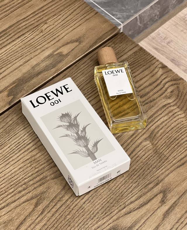 原单品质 罗意威男香Man 香调:木质花香调 前调:香柠檬 橘子 小豆蔻 中调:柏树 檀香木 香根草 雪松 黄葵 后调:紫罗兰 麝香 广藿香 男朋友的味道!前调 原单品质 罗意威男香Man 香调:木质花香调 前调:香柠檬 橘子 小豆蔻 中调:柏树 檀香木 香根草 雪松 黄葵 后调:紫罗兰 麝香 广藿香 男朋友的味道!前调