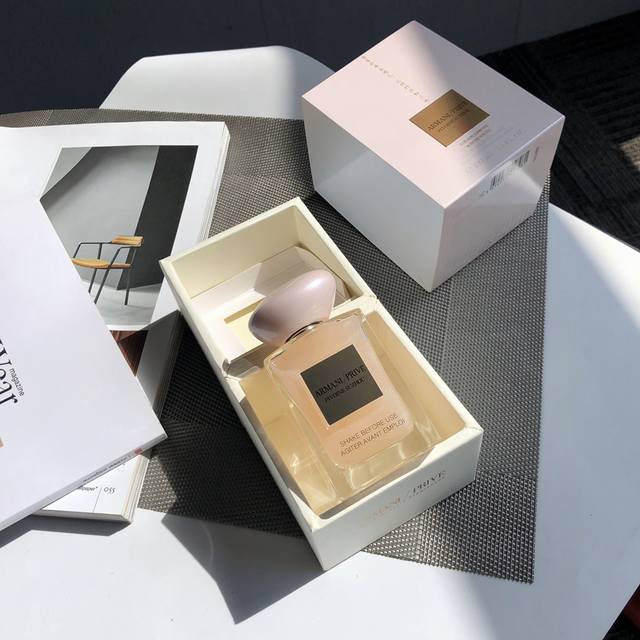 Armani prive Suzhou阿玛尼苏州牡丹香水 粉色流沙限定系列 颜值和味道兼具 这款苏州牡丹限量真的的把烟雨江南的那份儿内敛又端庄发挥的淋漓尽致 第