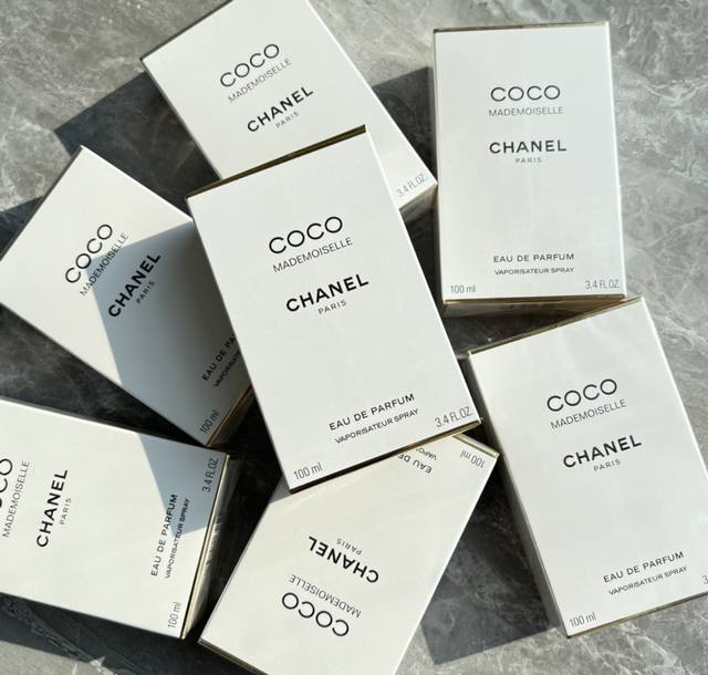 原单品质 Chanel 香奈儿可可摩登Coco小姐，前调：柑橘、佛手柑、葡萄柚。中调：荔枝、意大利茉莉玫瑰。后调：印度广藿香、海地香根草、白色香。规格 Ml 1