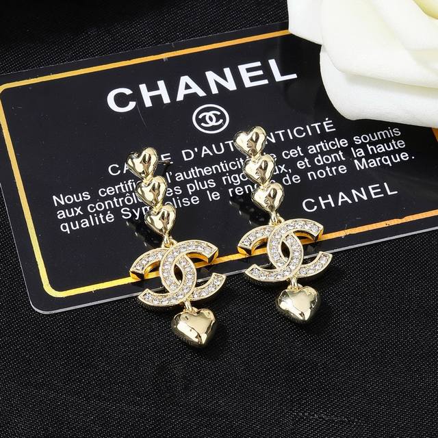 小香奈儿 Chanel 新品耳环 代购级别 一比一品质 香奈鹅 系列 经典Cc Logo 风格高级百搭 高级感爆棚 现货 小香奈儿 Chanel 新品耳环 代购级别 一比一品质 香奈鹅 系列 经典Cc Logo 风格高级百搭 高级感爆棚 现货