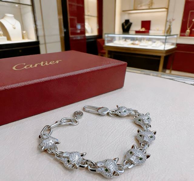 Cartier bracelet/bangle in V gold, perfect condition, impeccable details, the un