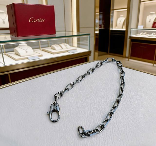 Cartier V-gold bracelet, in perfect condition with impeccable details. The uniqu