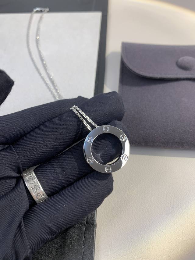 Cartier Love series [colorful R] The Cartier round necklace is very easy to matc