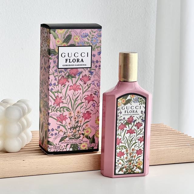 原单品质 Gucci 新款绮梦栀子花香水｜粉色复古款 前调：梨花、茉莉 中调：红糖 后调：栀子花、广藿香 我很爱这个味道，甜而不腻，掺杂着栀子花花瓣的味道，清新