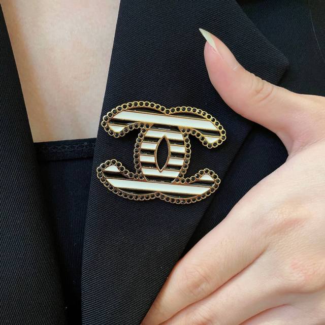Chanel Double C Diamond Brooch DDD