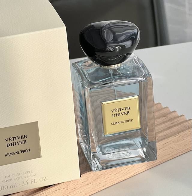 原单品质 这香水味道好绝做个纯净的冰川少年 干净 高级 冷冽！Armani prive 香水是阿玛尼先生的个人私藏系列香水！这支冰冷中散发着一股温柔气息的 冬宫