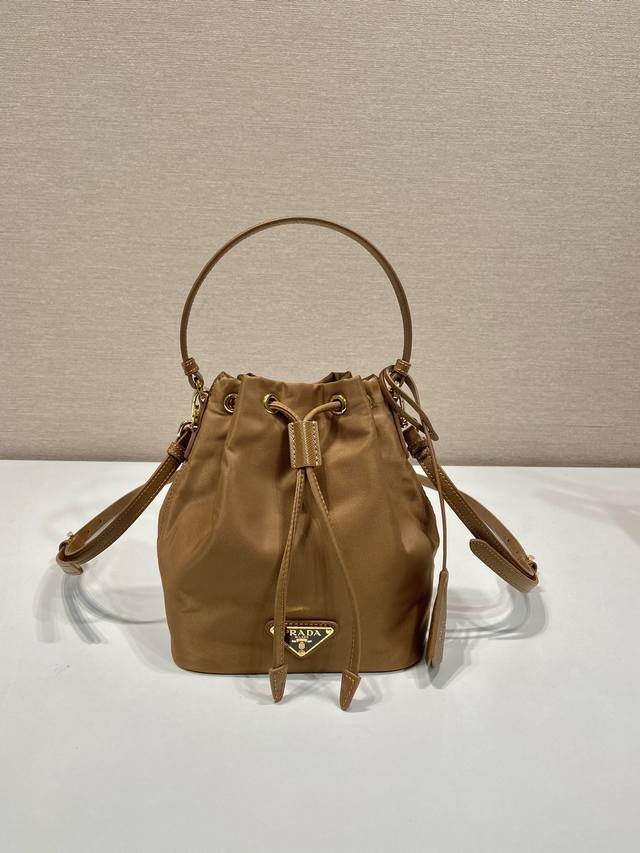 New Bucket Bag 1Be067 Upgraded Version This bucket bag is made of imported nylon