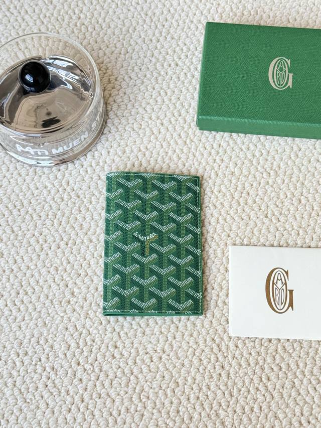 Goyard戈雅护照夹 Goyardine Canvas & Vauzelles Calfskin编号：804十一个颜色 国门开放 出国旅游出行首选 多色可选
