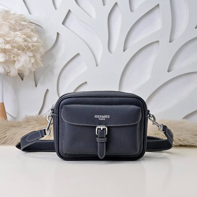 Hermes - The latest men's crossbody bag from Hermes is made of top-quality calfs