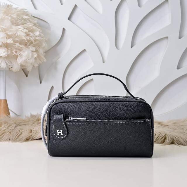 Hermes - The latest men's clutch bag from Hermes is made of top-quality calfskin