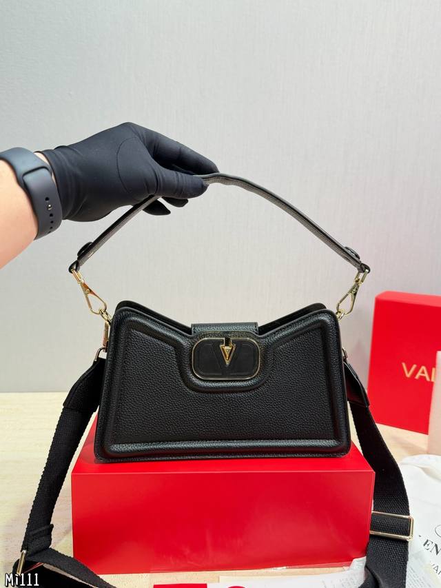 Gift Box Packaging Valentino Allknots Crossbody Bag Exquisite, Beautiful, High-E Gift Box Packaging Valentino Allknots Crossbody Bag Exquisite, Beautiful, High-E