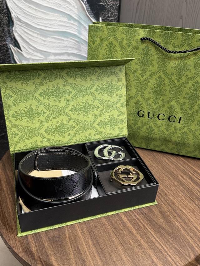 高版本 双头 酷奇！！ 升级高版本！ 腰带 嘿哈 原单牛皮皮带～热门款 皮带里面最火的啦～质量很好 全套包装！五金绝对不褪色 皮带头和专柜一样的哦～ 配礼盒手提