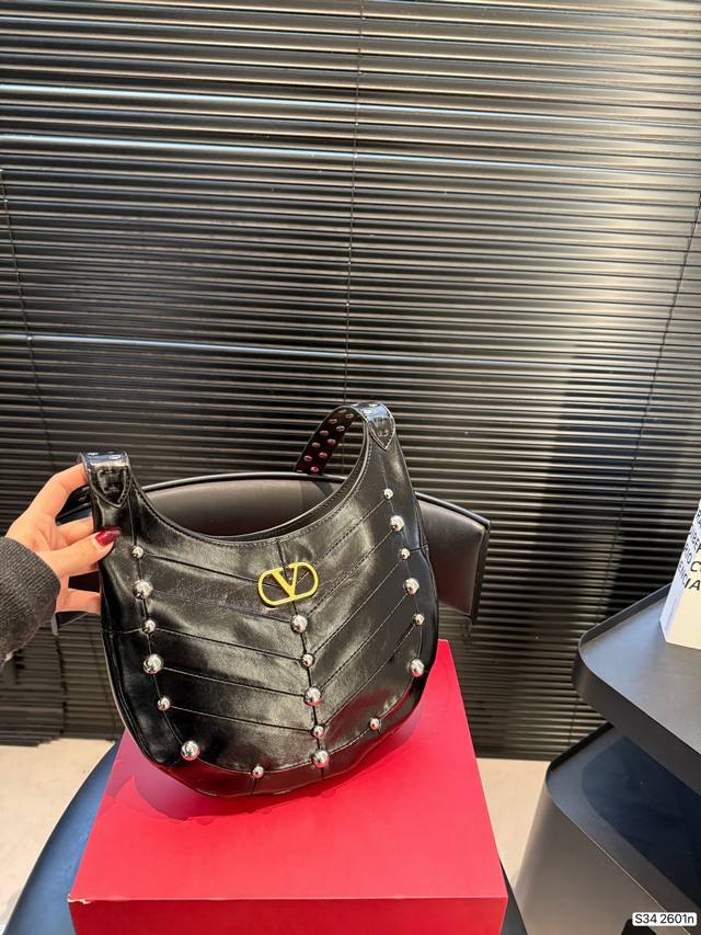 Valentino Fw2025 Hobo Bag with box | Want to see fashionistas carrying it? The b Valentino Fw2025 Hobo Bag with box | Want to see fashionistas carrying it? The b