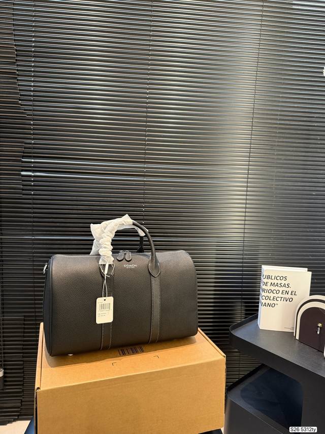 Comes with a box. This Coach bag features a classic and innovative flipped logo