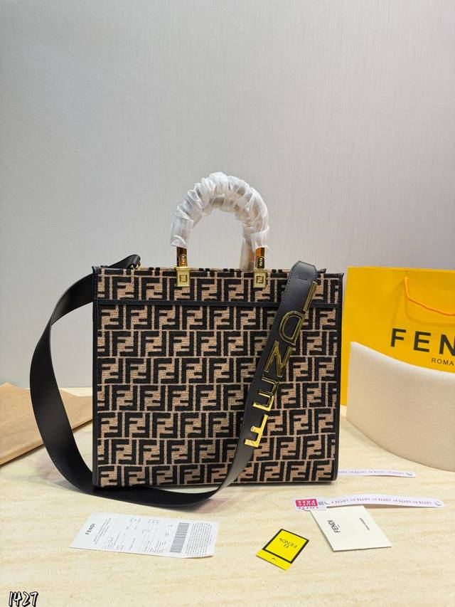 Fendi Peekaboo Shopping Bag Classic Tote Style! Tote Bag Dimensions: 35 x 30 cm