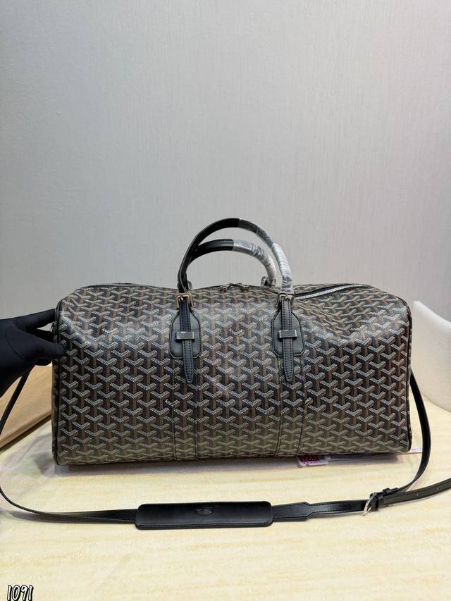 Goya Travel Bag This is a super cool bag It can be used as a gym bag or a travel