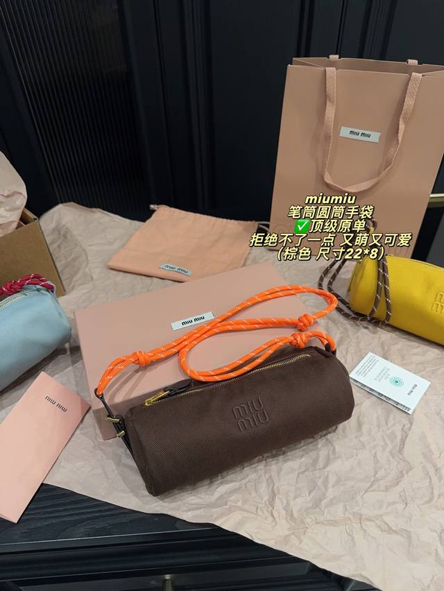 Top-quality original single item, complete packaging, size 22*8 mm. Miu Miu pen