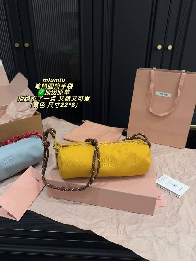 Top-quality original single item, complete packaging, size 22*8 mm. Miu Miu pen