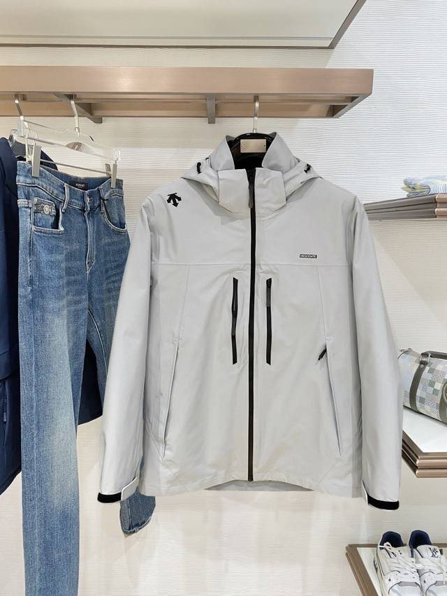 Descente's newest autumn/winter down jacket, a top-of-the-line product from the
