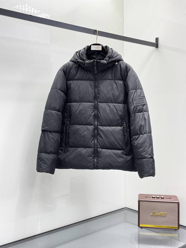 巴宝莉 三标齐全 2026Ss冬季新款羽绒棉服外套，秀场新品品相非常完美，舒适保暖，色泽饱满诱人，非常出彩的设计，轻松将时髦感进阶，做工极为考究严谨，走线工整细