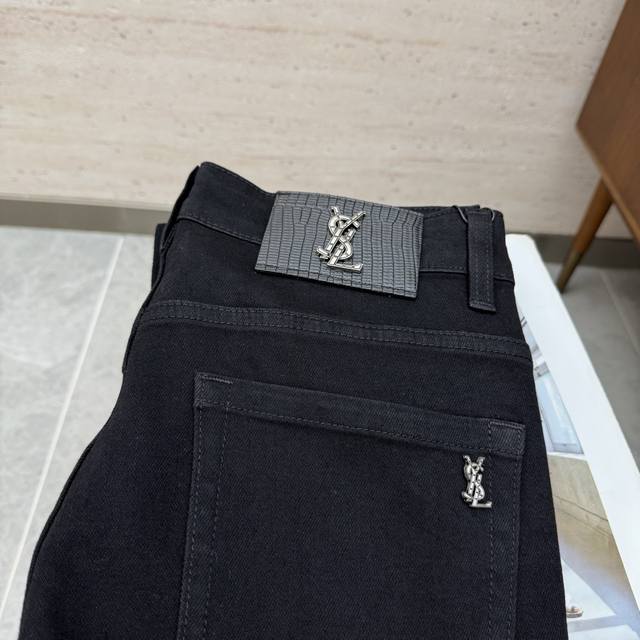 YSL25S Autumn/Winter Men's Straight Leg Jeans. Made of cotton denim, these jeans